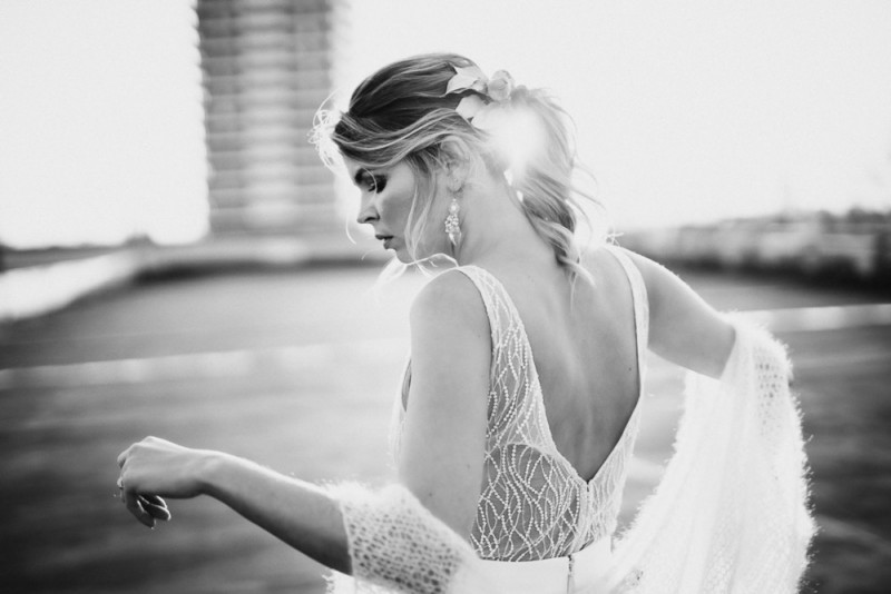 Braut Inspiration mit Glitzer Brautkleid und Braut Jumpsuit