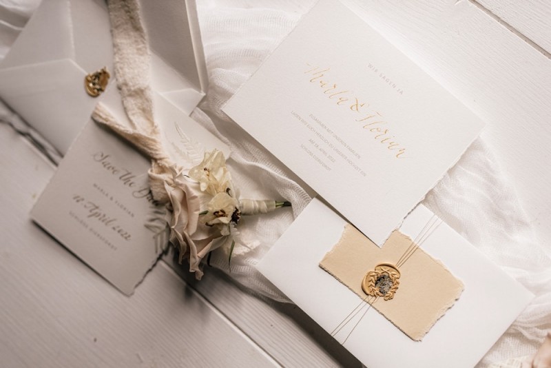 Eine modern-romantische Hochzeit im Schloss Diersfordt in zarten Cremetönen