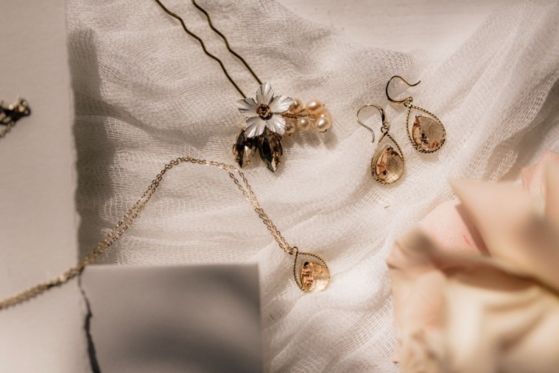 Eine modern-romantische Hochzeit im Schloss Diersfordt in zarten Cremetönen