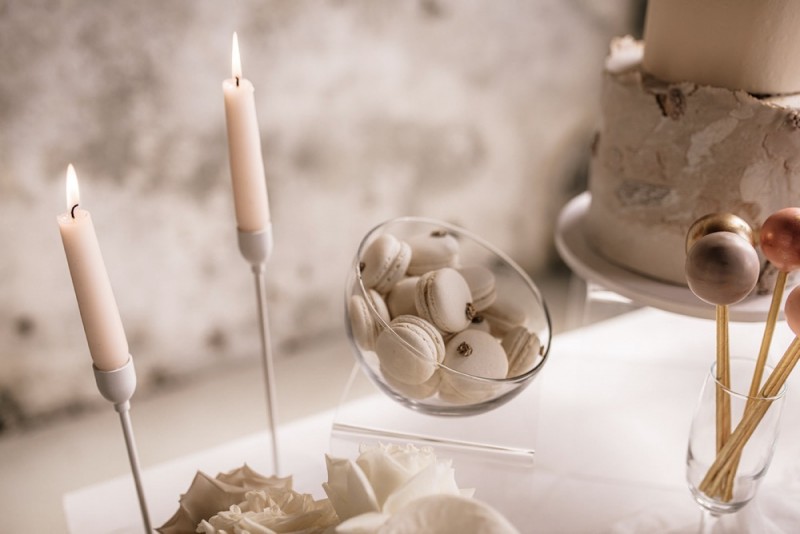 Eine modern-romantische Hochzeit im Schloss Diersfordt in zarten Cremetönen