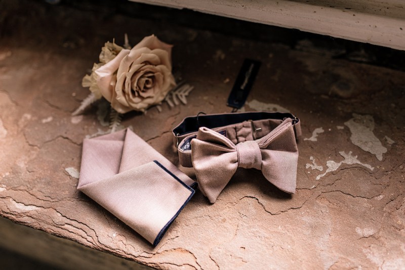 Eine modern-romantische Hochzeit im Schloss Diersfordt in zarten Cremetönen