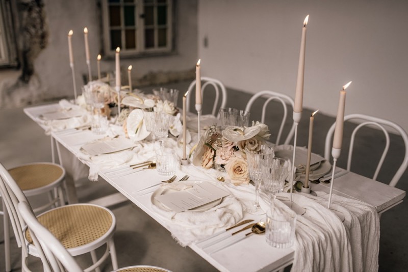 Eine modern-romantische Hochzeit im Schloss Diersfordt in zarten Cremetönen