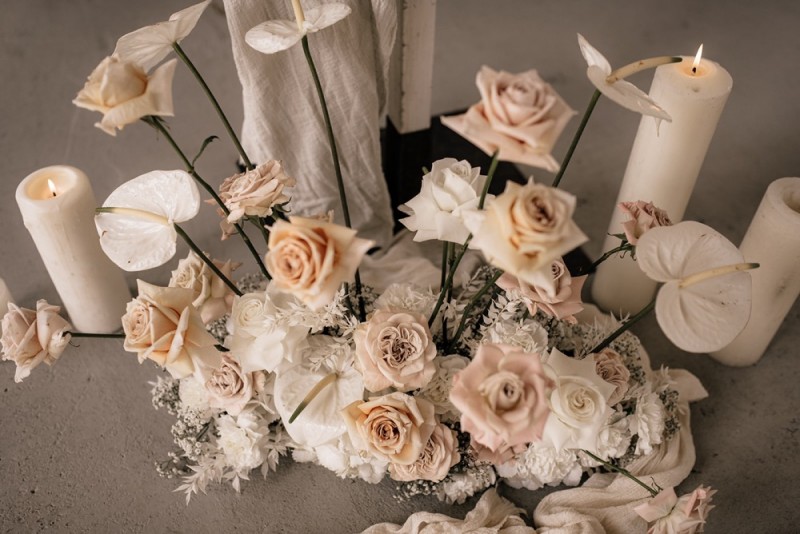 Eine modern-romantische Hochzeit im Schloss Diersfordt in zarten Cremetönen
