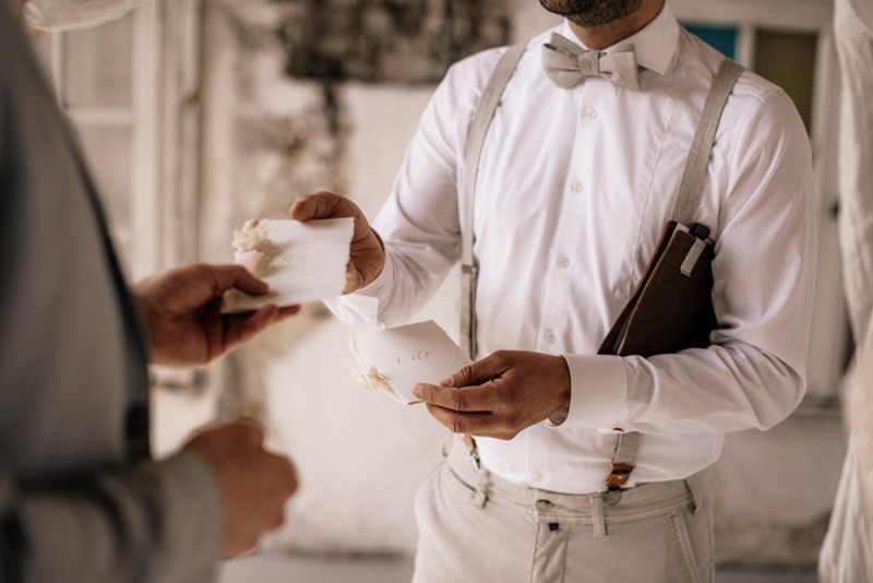 Eine modern-romantische Hochzeit im Schloss Diersfordt in zarten Cremetönen