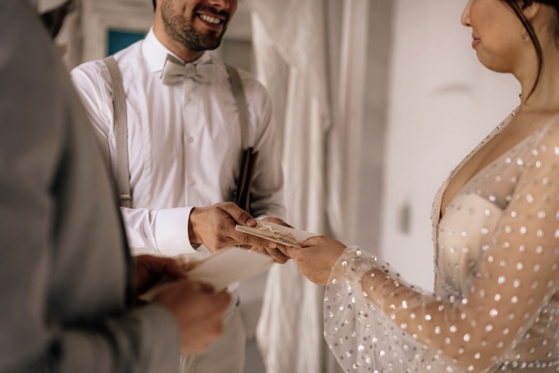 Eine modern-romantische Hochzeit im Schloss Diersfordt in zarten Cremetönen
