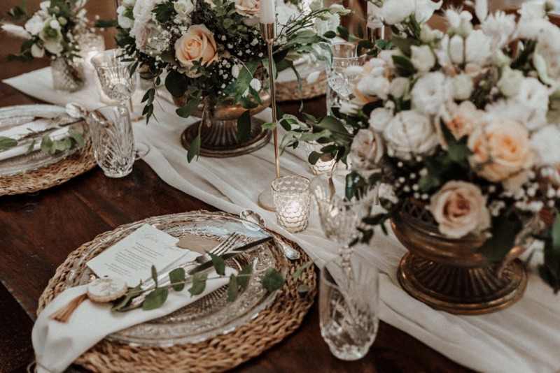 Tradition trifft auf Moderne bei dieser Modern Vintage Scheunenhochzeit in Pastelltönen, Beige, Nude, Sand, Eukalyptus und Mintgrün
