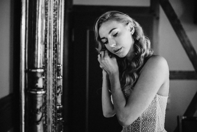 Tradition trifft auf Moderne bei dieser Modern Vintage Scheunenhochzeit in Pastelltönen, Beige, Nude, Sand, Eukalyptus und Mintgrün