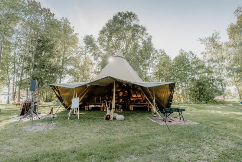 Sommerliche Bohohochzeit Festival im Grünen