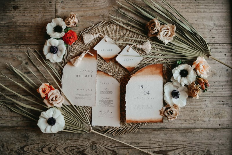 Eine sommerliche Scheunenhochzeit in Burn Orange