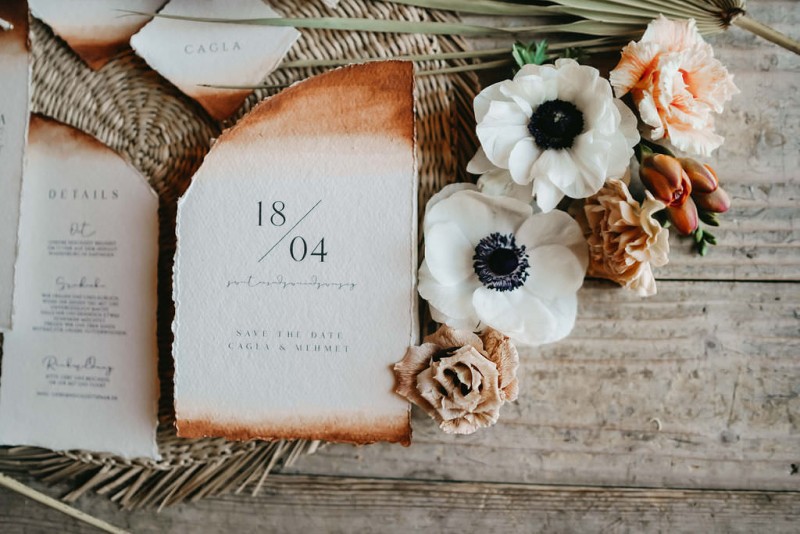 Eine sommerliche Scheunenhochzeit in Burn Orange