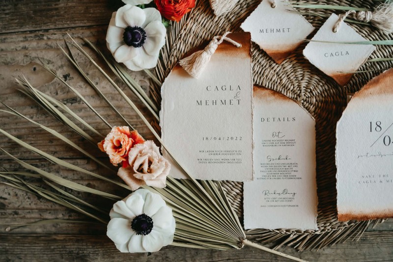 Eine sommerliche Scheunenhochzeit in Burn Orange