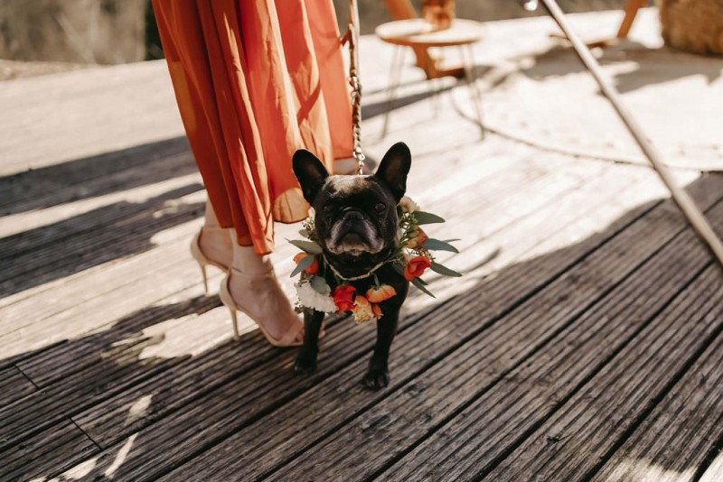Eine sommerliche Scheunenhochzeit in Burn Orange