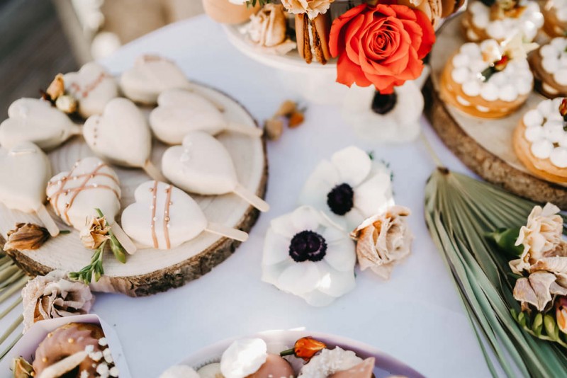 Eine sommerliche Scheunenhochzeit in Burn Orange
