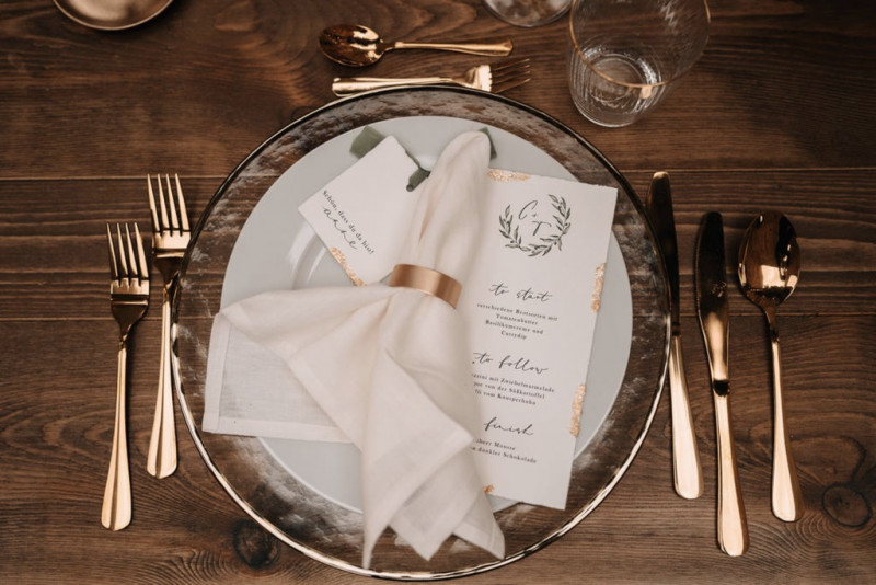 Eine außergewöhnliche Hochzeit im modern-rustikalen Stil in der Ruine Beller Kirche