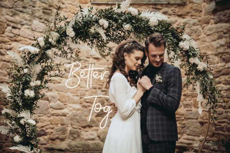 Eine außergewöhnliche Hochzeit im modern-rustikalen Stil in der Ruine Beller Kirche