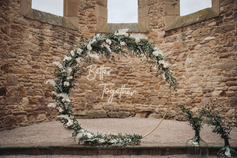 Eine außergewöhnliche Hochzeit im modern-rustikalen Stil in der Ruine Beller Kirche Hochzeitsschild, Neon Schild, Better Together Leuchtschild, Hochzeitsdekoration