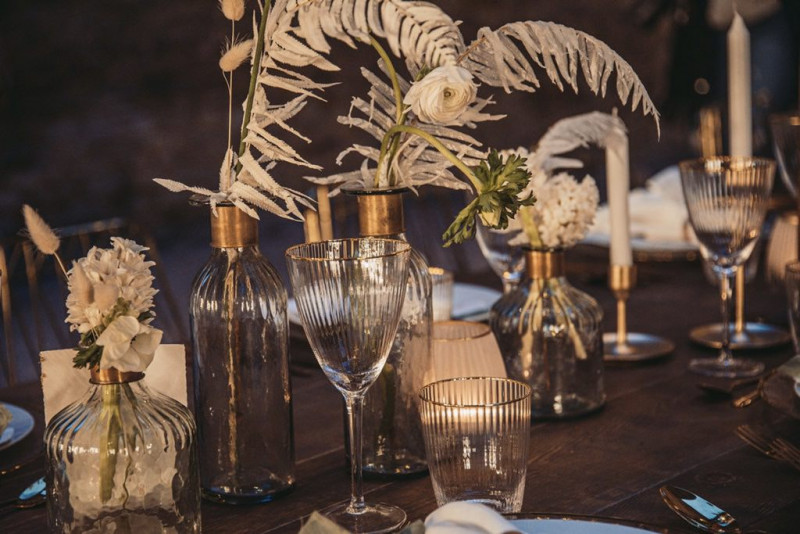 Eine außergewöhnliche Hochzeit im modern-rustikalen Stil in der Ruine Beller Kirche