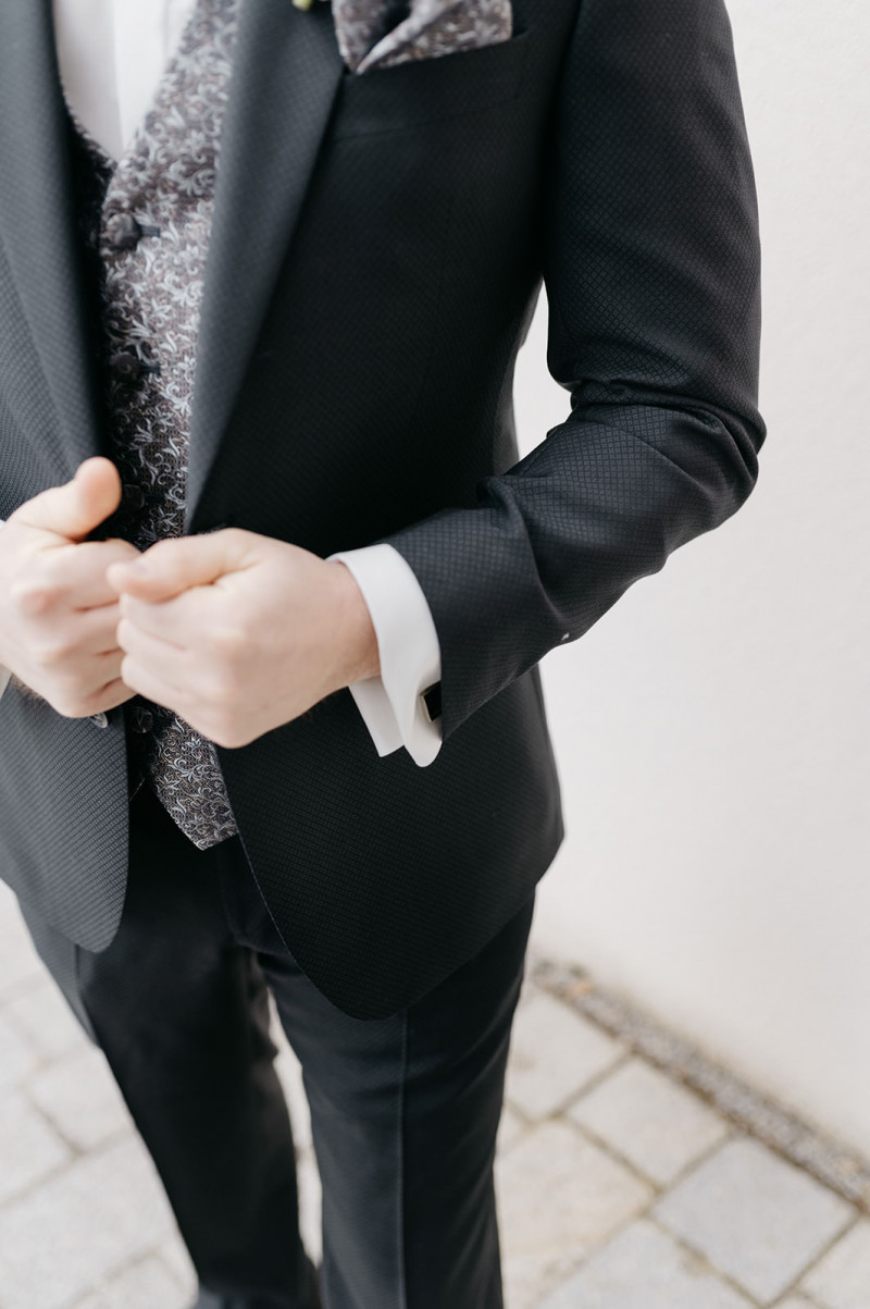 Eine modern-glamouröse Hochzeit im Schloss Hohenkammer in der Trendfarbe Puder