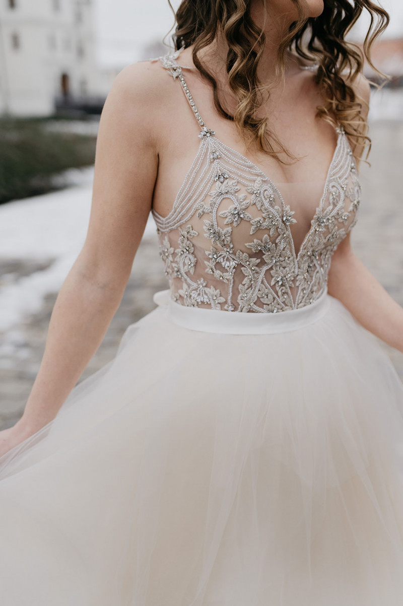 Eine modern-glamouröse Hochzeit im Schloss Hohenkammer in der Trendfarbe Puder