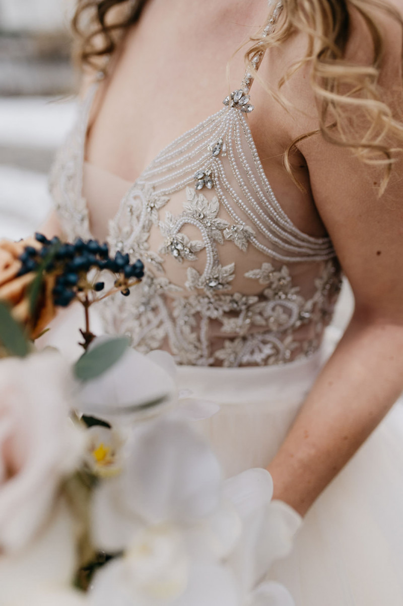 Eine modern-glamouröse Hochzeit im Schloss Hohenkammer in der Trendfarbe Puder