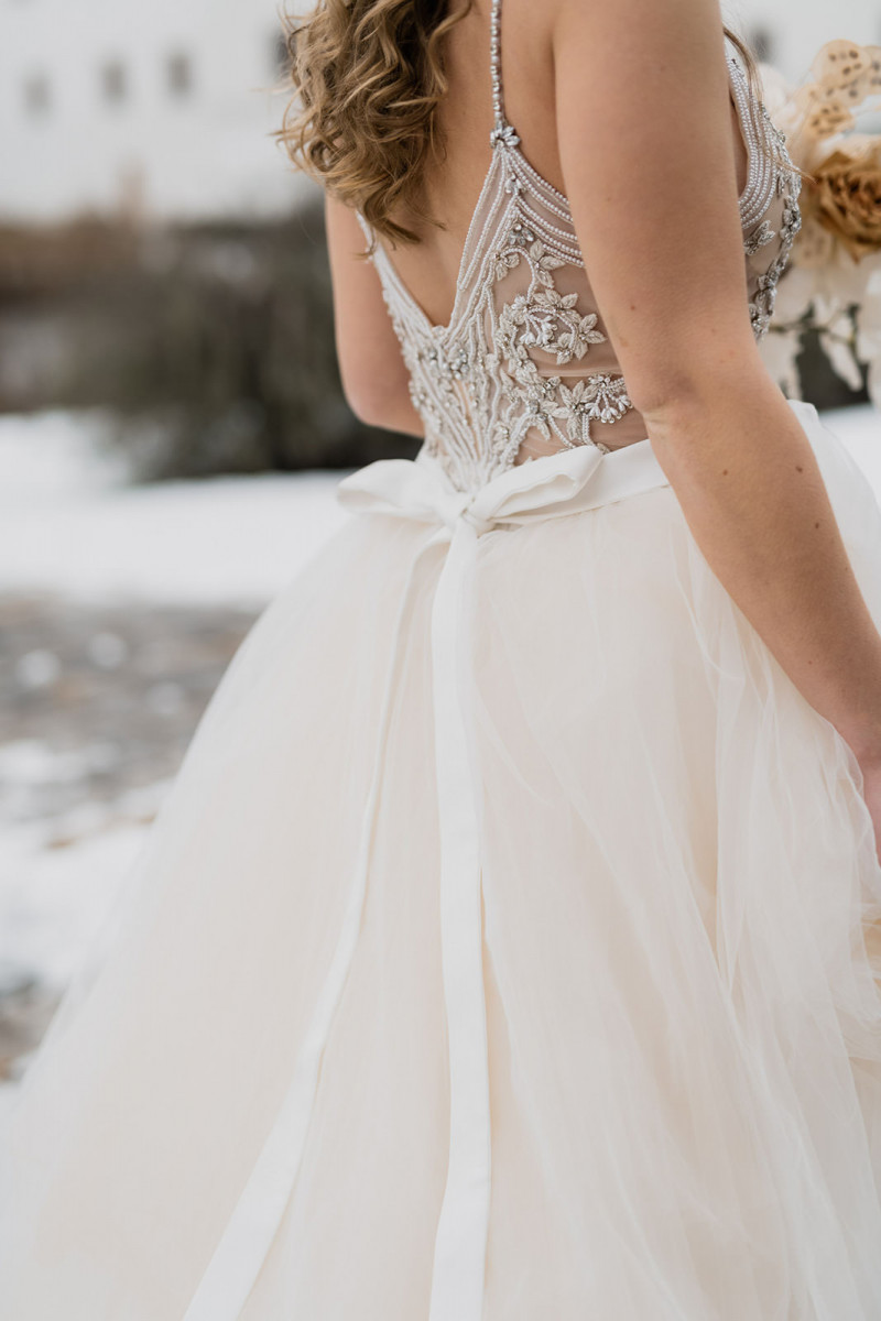 Eine modern-glamouröse Hochzeit im Schloss Hohenkammer in der Trendfarbe Puder