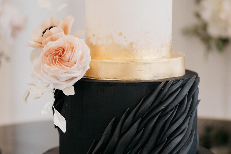 Eine modern-glamouröse Hochzeit im Schloss Hohenkammer in der Trendfarbe Puder