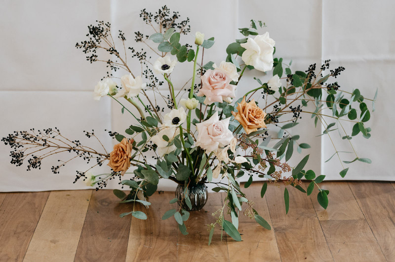 Eine modern-glamouröse Hochzeit im Schloss Hohenkammer in der Trendfarbe Puder