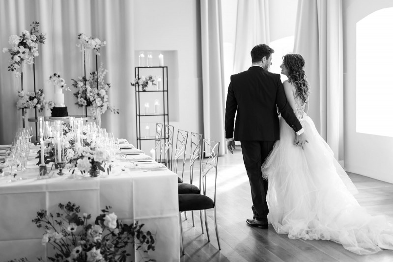 Eine modern-glamouröse Hochzeit im Schloss Hohenkammer in der Trendfarbe Puder