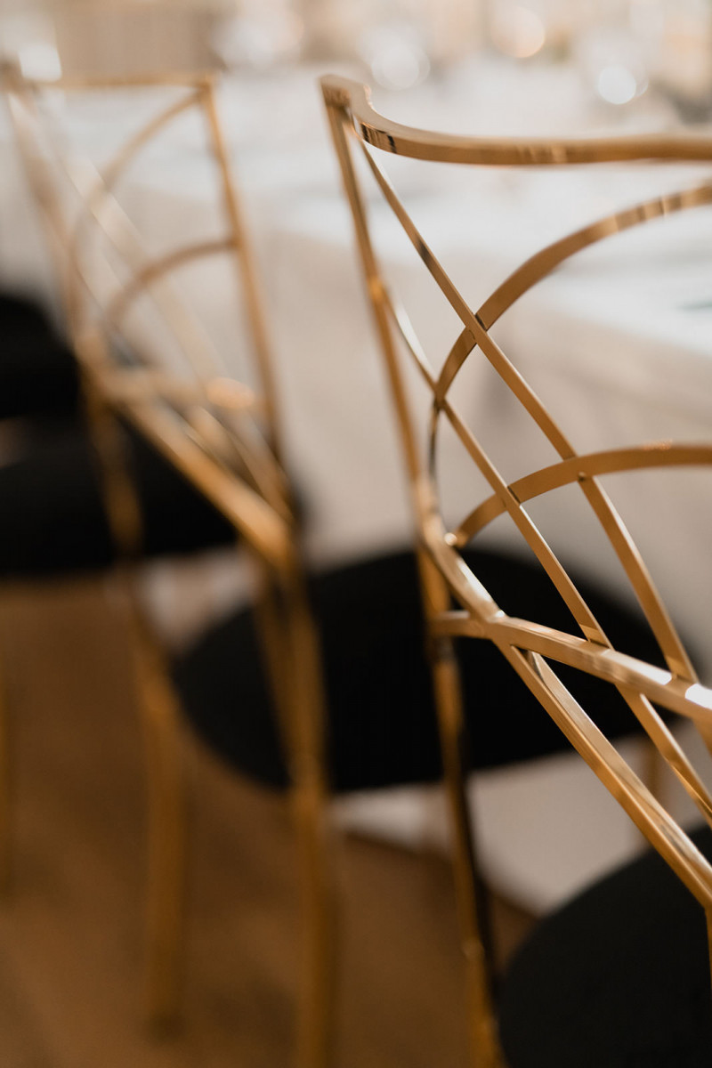 Eine modern-glamouröse Hochzeit im Schloss Hohenkammer in der Trendfarbe Puder