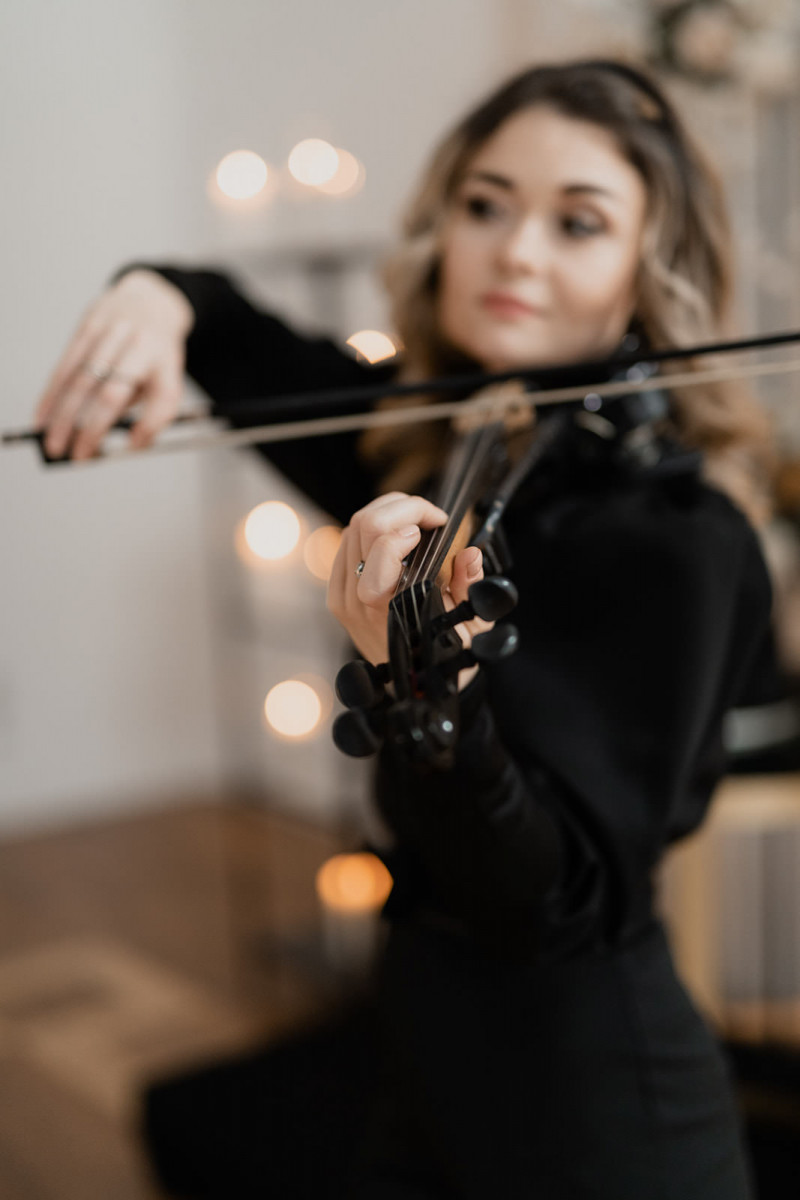 Eine modern-glamouröse Hochzeit im Schloss Hohenkammer in der Trendfarbe Puder