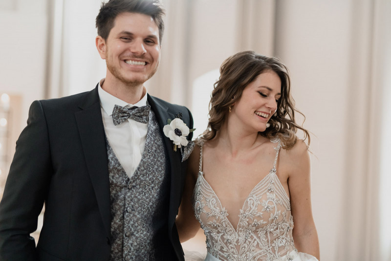 Eine modern-glamouröse Hochzeit im Schloss Hohenkammer in der Trendfarbe Puder