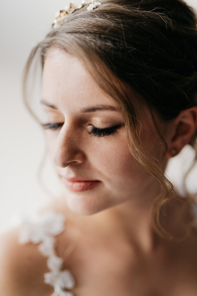 Eine modern-glamouröse Hochzeit im Schloss Hohenkammer in der Trendfarbe Puder