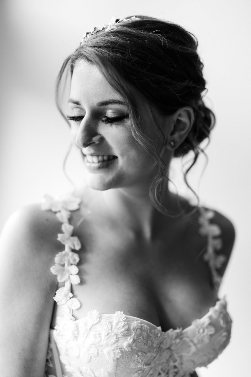 Eine modern-glamouröse Hochzeit im Schloss Hohenkammer in der Trendfarbe Puder