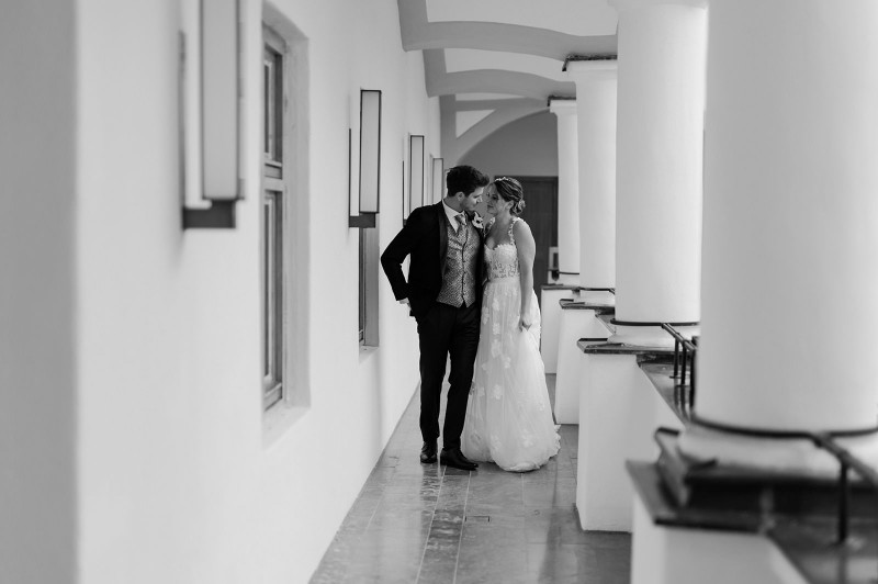 Eine modern-glamouröse Hochzeit im Schloss Hohenkammer in der Trendfarbe Puder