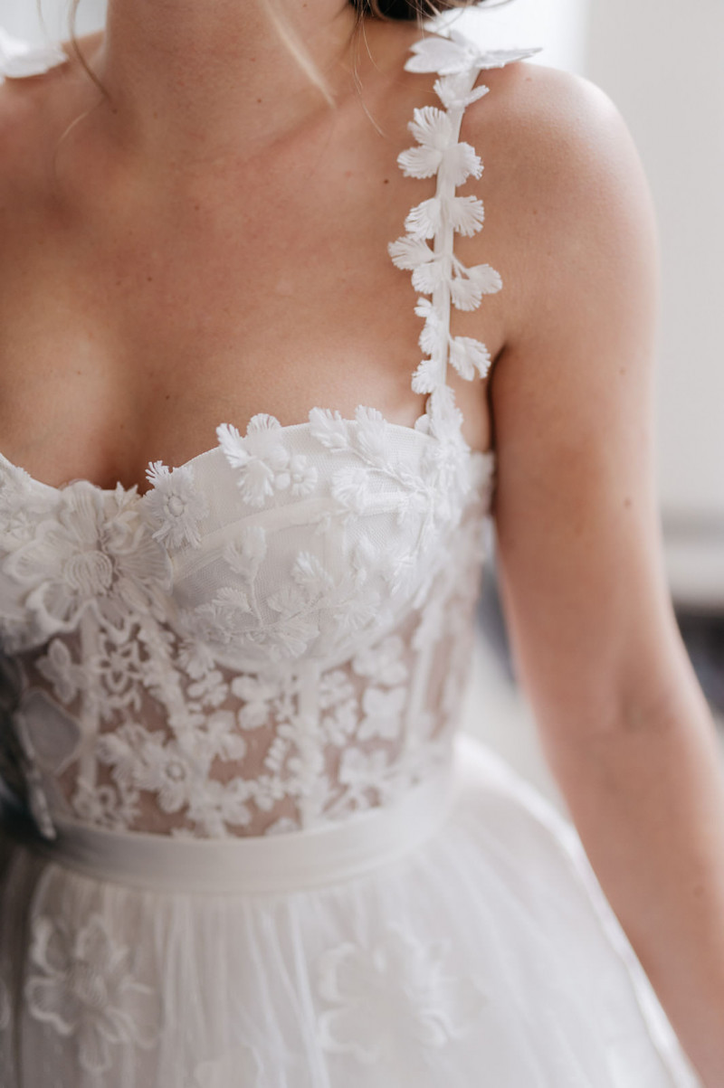 Eine modern-glamouröse Hochzeit im Schloss Hohenkammer in der Trendfarbe Puder