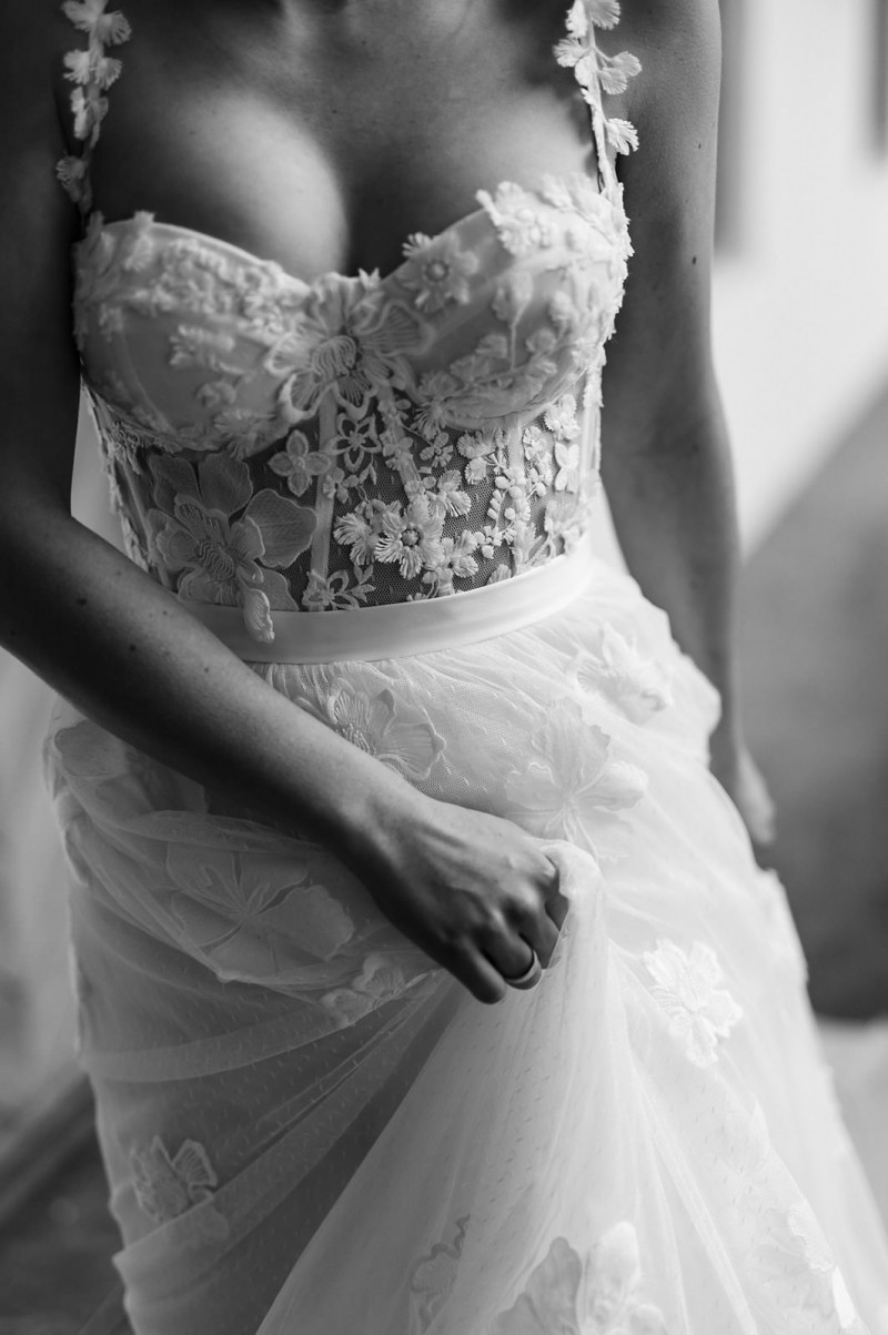 Eine modern-glamouröse Hochzeit im Schloss Hohenkammer in der Trendfarbe Puder