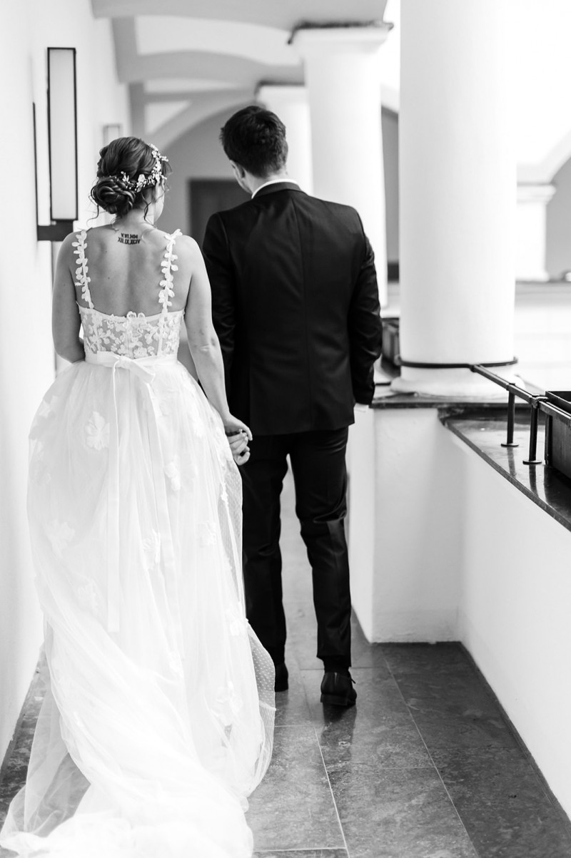 Eine modern-glamouröse Hochzeit im Schloss Hohenkammer in der Trendfarbe Puder