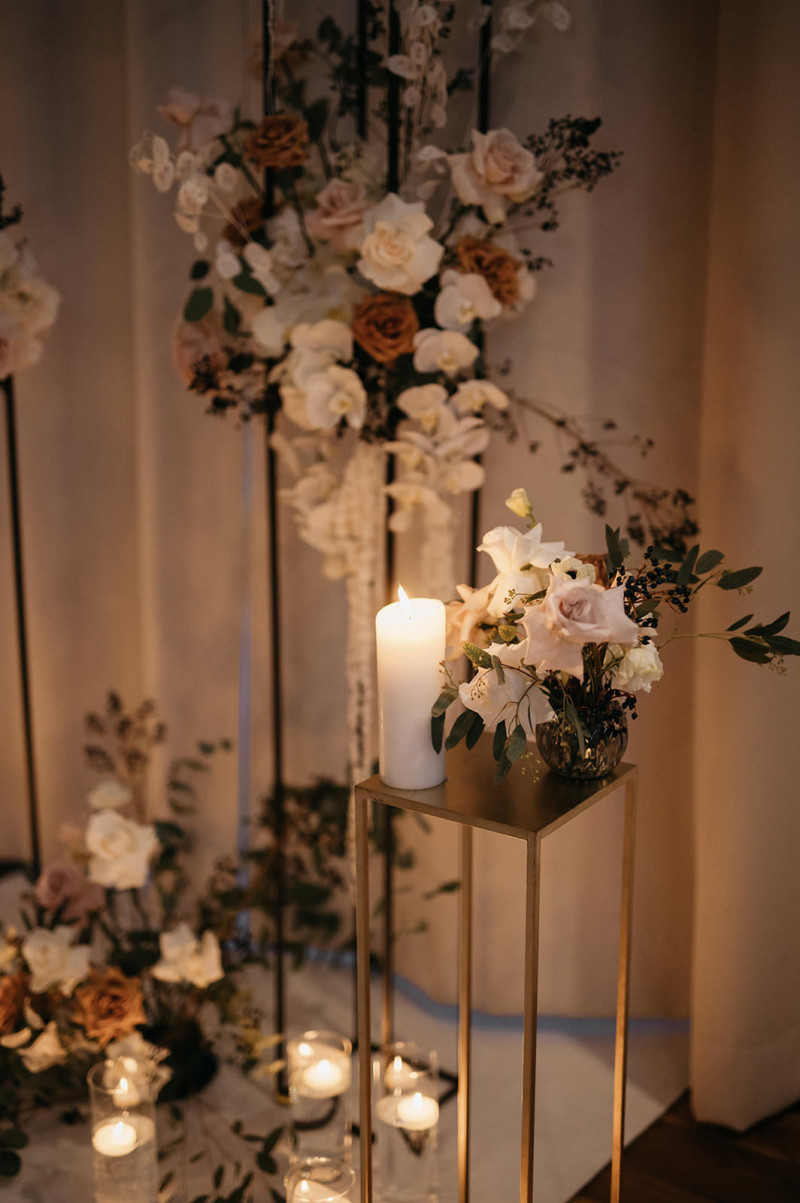 Eine modern-glamouröse Hochzeit im Schloss Hohenkammer in der Trendfarbe Puder