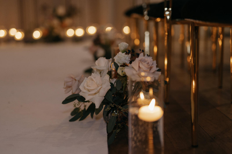 Eine modern-glamouröse Hochzeit im Schloss Hohenkammer in der Trendfarbe Puder