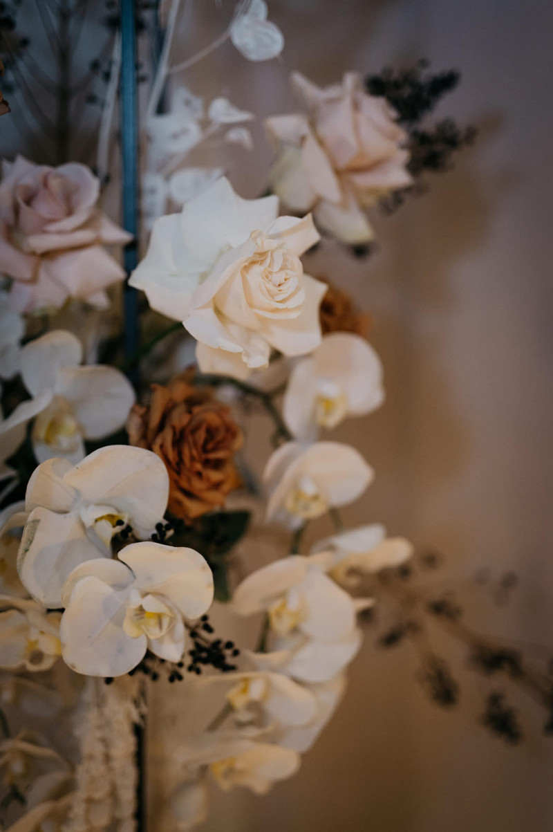 Eine modern-glamouröse Hochzeit im Schloss Hohenkammer in der Trendfarbe Puder