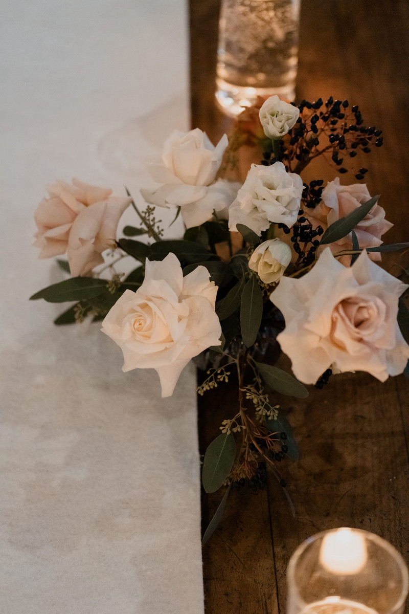 Eine modern-glamouröse Hochzeit im Schloss Hohenkammer in der Trendfarbe Puder