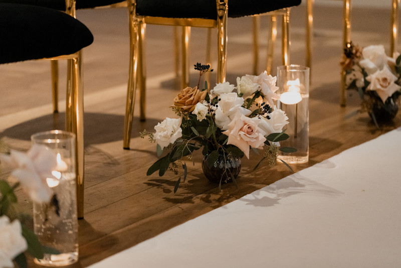 Eine modern-glamouröse Hochzeit im Schloss Hohenkammer in der Trendfarbe Puder