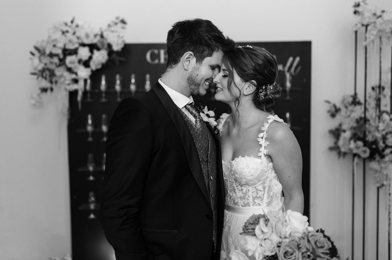 Eine modern-glamouröse Hochzeit im Schloss Hohenkammer in der Trendfarbe Puder