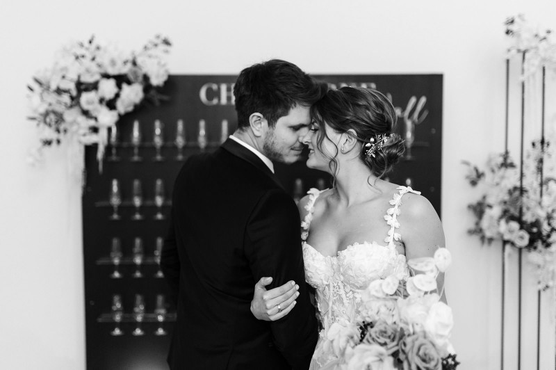 Eine modern-glamouröse Hochzeit im Schloss Hohenkammer in der Trendfarbe Puder