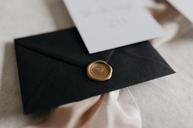 Eine modern-glamouröse Hochzeit im Schloss Hohenkammer in der Trendfarbe Puder