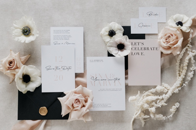 Eine modern-glamouröse Hochzeit im Schloss Hohenkammer in der Trendfarbe Puder