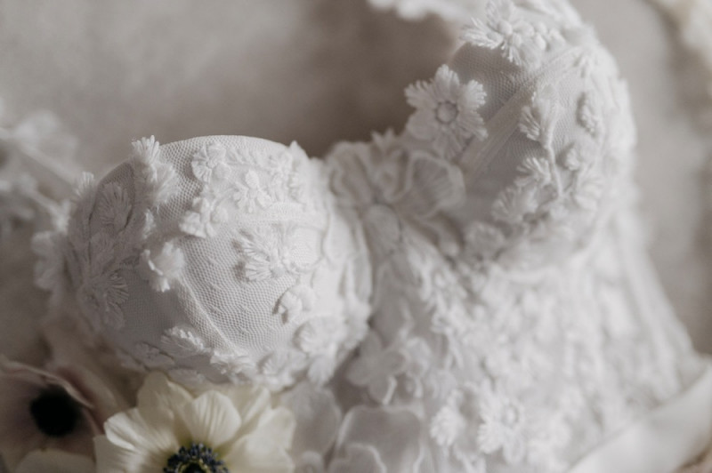 Eine modern-glamouröse Hochzeit im Schloss Hohenkammer in der Trendfarbe Puder