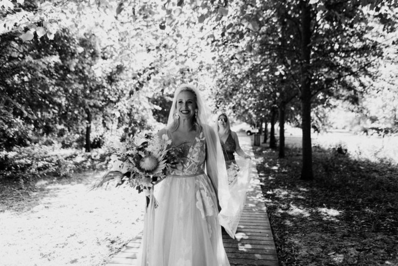 Eine moderne Sommerhochzeit im Greenery Stil im schönen Schlossgut Gross Schwansee