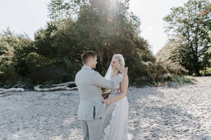 Eine moderne Sommerhochzeit im Greenery Stil im schönen Schlossgut Gross Schwansee