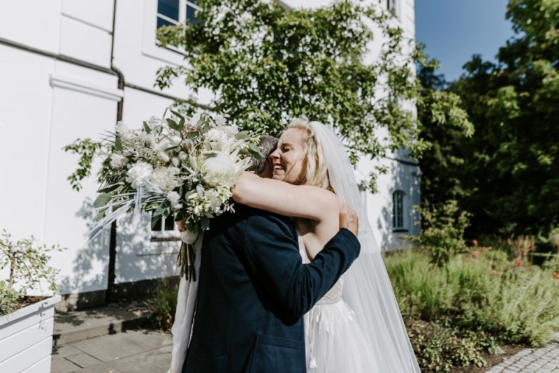 Eine moderne Sommerhochzeit im Greenery Stil im schönen Schlossgut Gross Schwansee